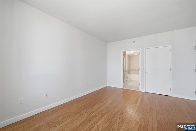 20 Newport Parkway 2012, Jersey City, NJ 07310