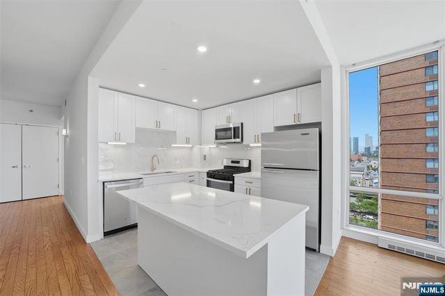 20 Newport Parkway 2012, Jersey City, NJ 07310