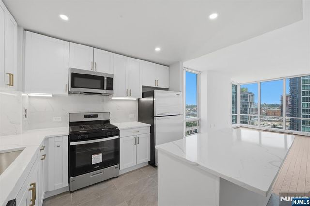 20 Newport Parkway 2012, Jersey City, NJ 07310