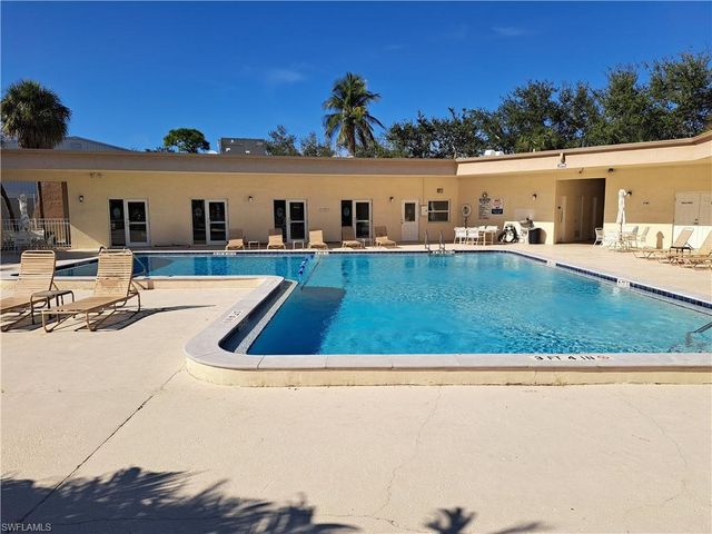 2111 Barkeley LN # 18, Fort Myers, FL 33907