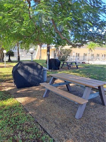 2111 Barkeley LN # 18, Fort Myers, FL 33907