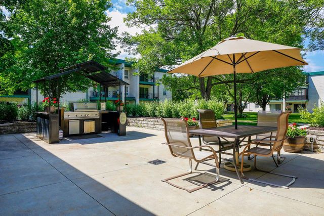 2710 Dale Street N B107, Roseville, MN 55113