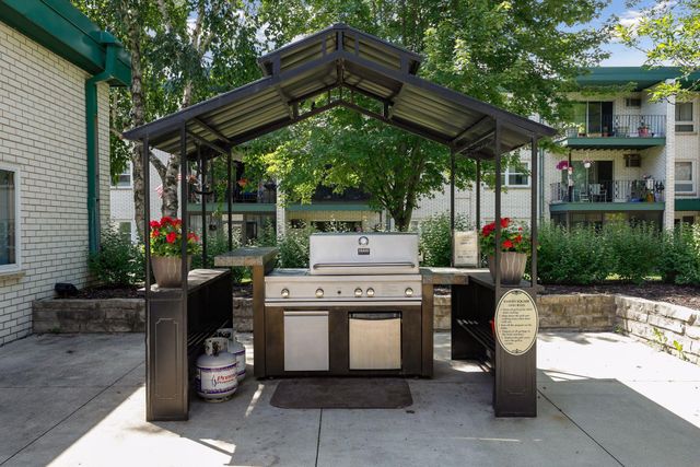 2710 Dale Street N B107, Roseville, MN 55113