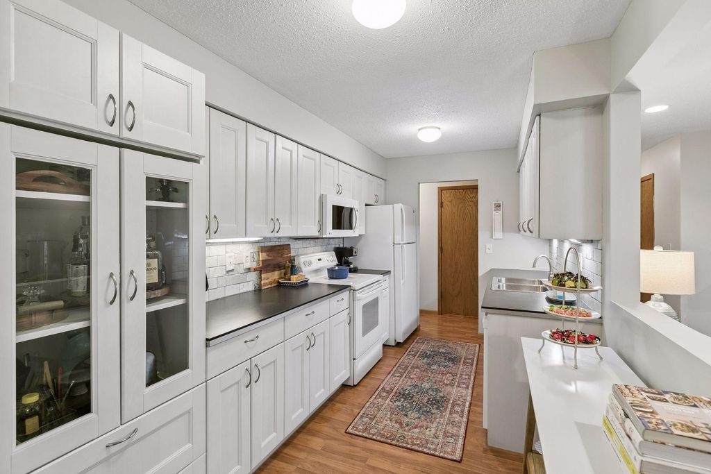 2710 Dale Street N B107, Roseville, MN 55113