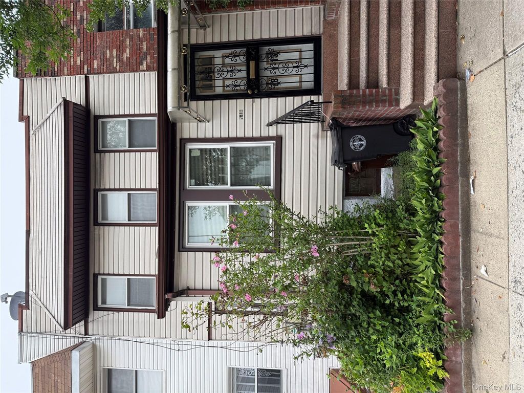 7813 74th Street, Glendale, NY 11385