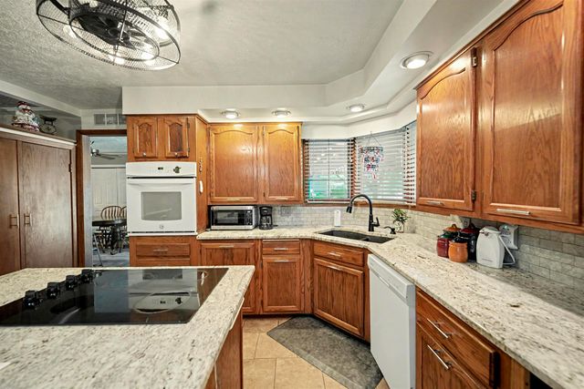 1111 Sunrise Dr, Salina, KS 67401