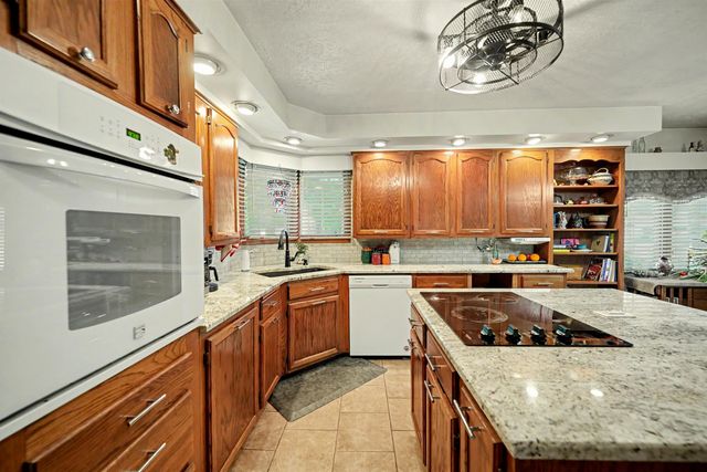 1111 Sunrise Dr, Salina, KS 67401