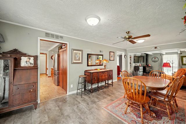 1111 Sunrise Dr, Salina, KS 67401
