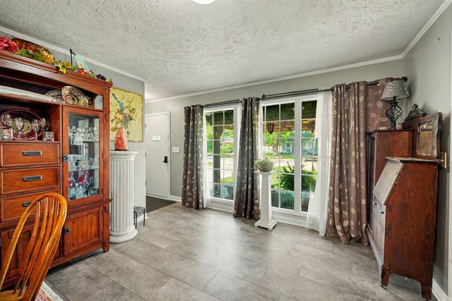 1111 Sunrise Dr, Salina, KS 67401