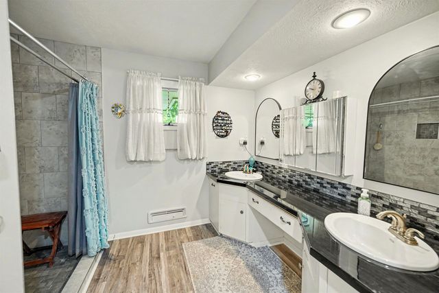 1111 Sunrise Dr, Salina, KS 67401