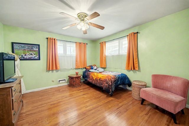 1111 Sunrise Dr, Salina, KS 67401