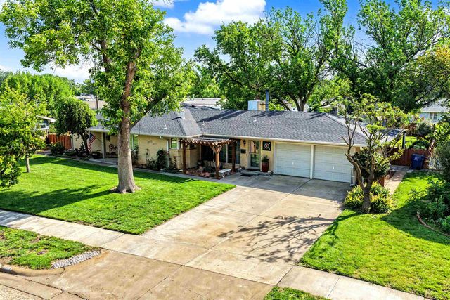 1111 Sunrise Dr, Salina, KS 67401