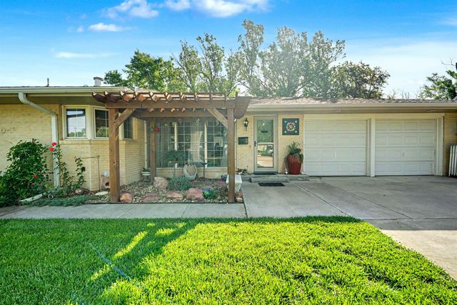 1111 Sunrise Dr, Salina, KS 67401