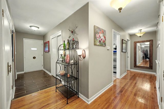 1111 Sunrise Dr, Salina, KS 67401