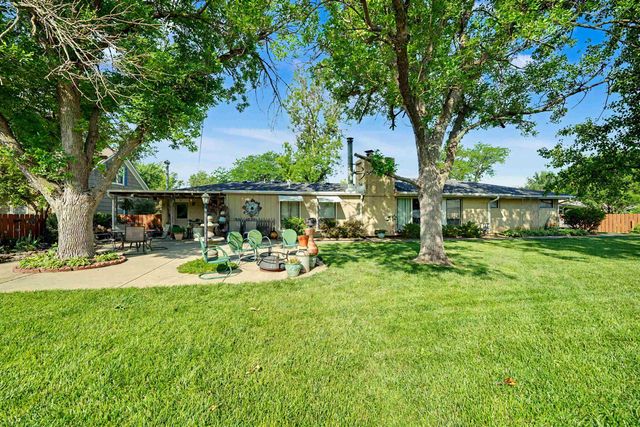 1111 Sunrise Dr, Salina, KS 67401