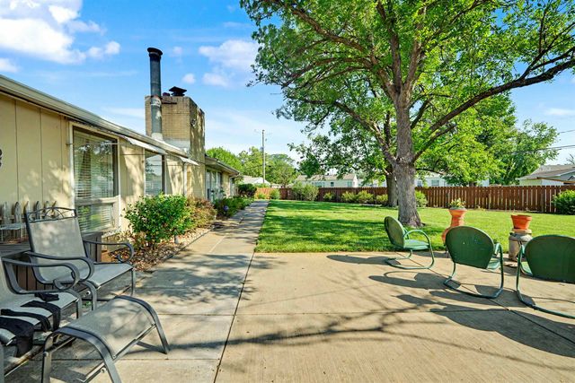 1111 Sunrise Dr, Salina, KS 67401
