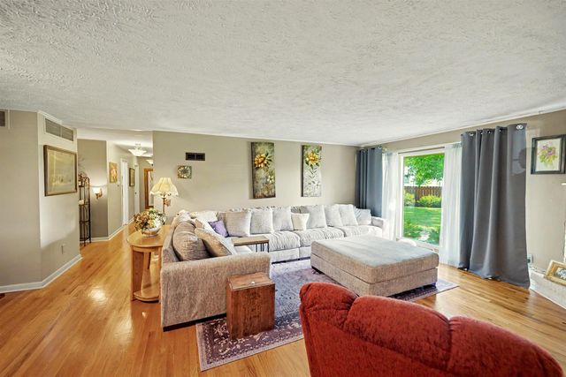 1111 Sunrise Dr, Salina, KS 67401