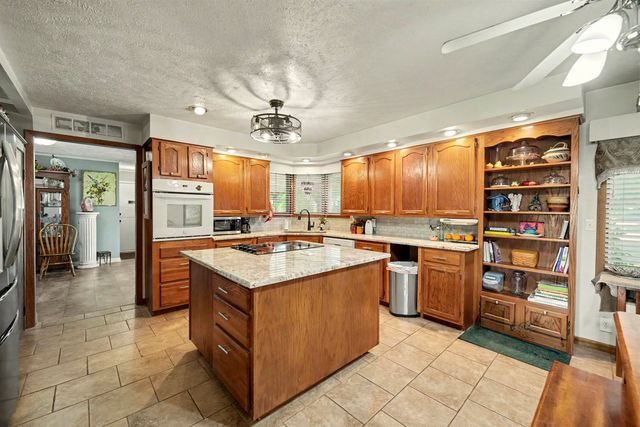 1111 Sunrise Dr, Salina, KS 67401