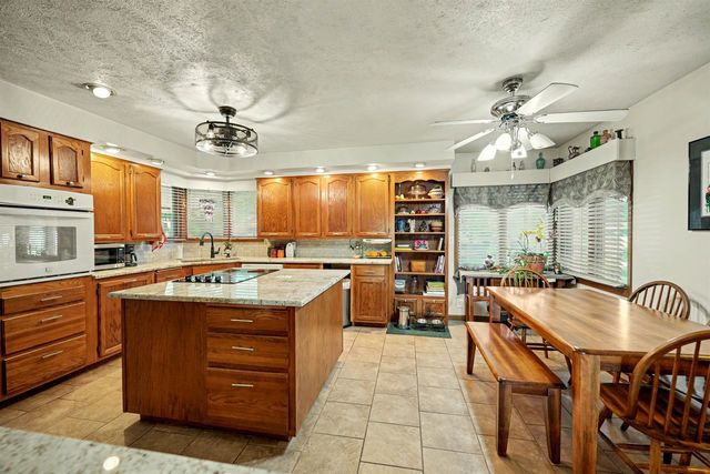 1111 Sunrise Dr, Salina, KS 67401