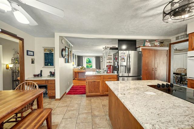1111 Sunrise Dr, Salina, KS 67401