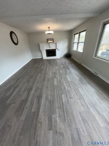 1600 Cobbs Ave, Chester, VA 23836