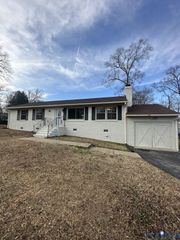 1600 Cobbs Ave, Chester, VA 23836