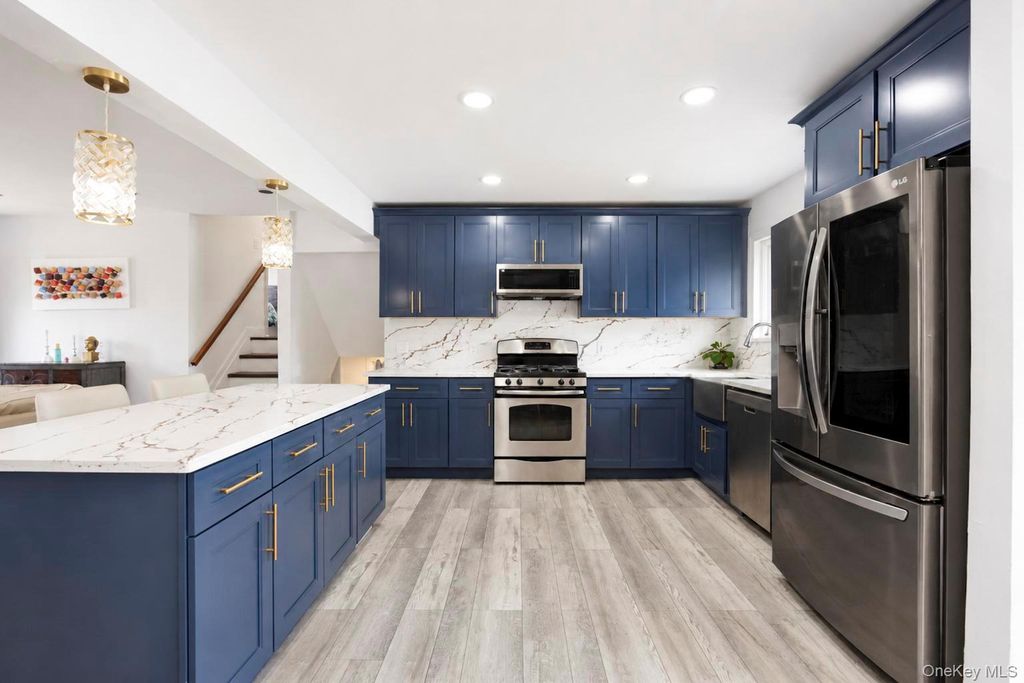11 Verbena Court, Hicksville, NY 11801 — photo 4