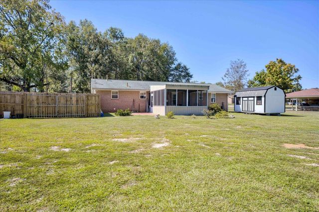 102 Peachtree Street, Wrens, GA 30833