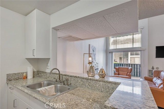 18645 Hatteras Street 203, Tarzana (los Angeles), CA 91356