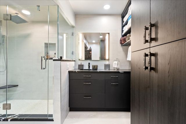 161 E Chicago Avenue 24-02, Chicago, IL 60611