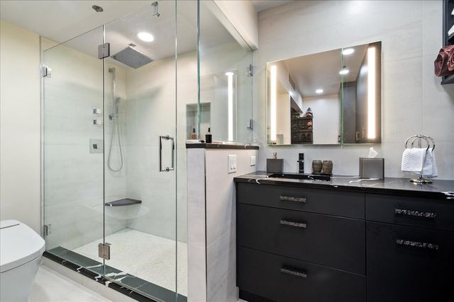 161 E Chicago Avenue 24-02, Chicago, IL 60611