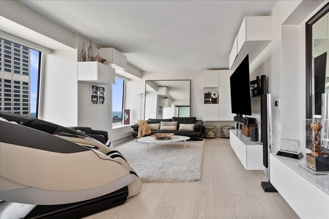 161 E Chicago Avenue 24-02, Chicago, IL 60611