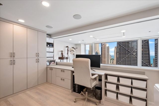 161 E Chicago Avenue 24-02, Chicago, IL 60611