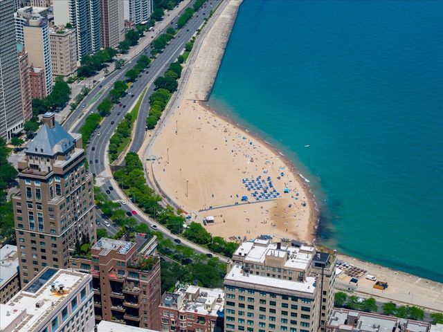161 E Chicago Avenue 24-02, Chicago, IL 60611