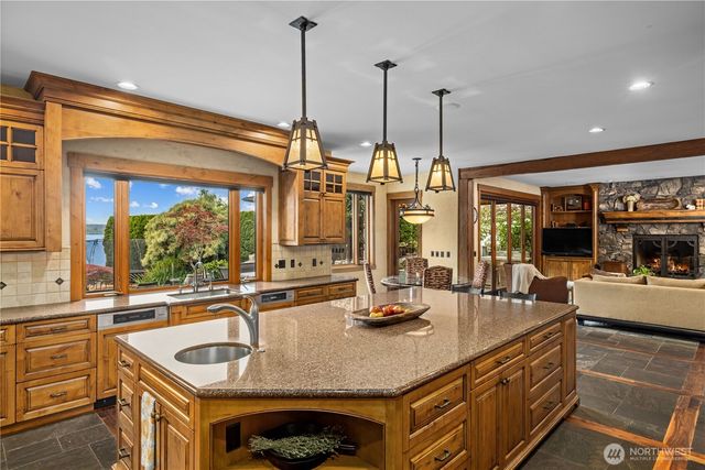 3607 E Lake Sammamish Shore Lane NE, Sammamish, WA 98074