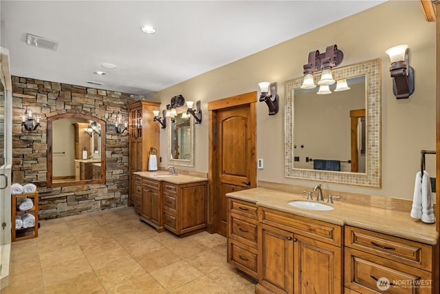 3607 E Lake Sammamish Shore Lane NE, Sammamish, WA 98074