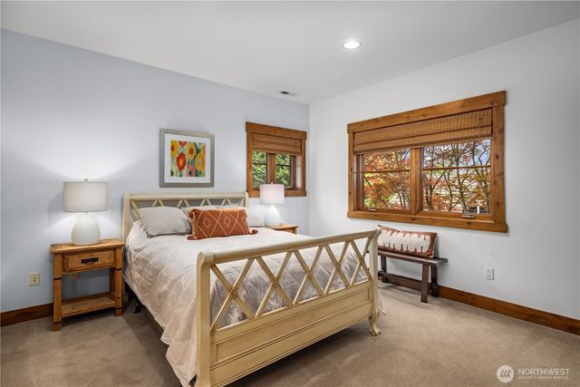 3607 E Lake Sammamish Shore Lane NE, Sammamish, WA 98074