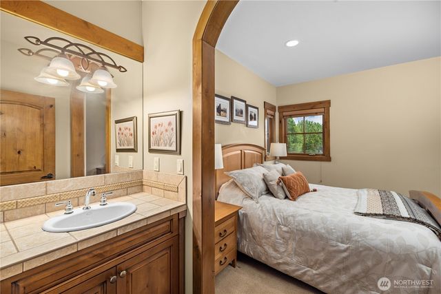 3607 E Lake Sammamish Shore Lane NE, Sammamish, WA 98074
