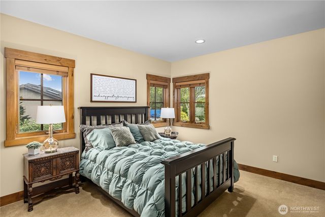 3607 E Lake Sammamish Shore Lane NE, Sammamish, WA 98074