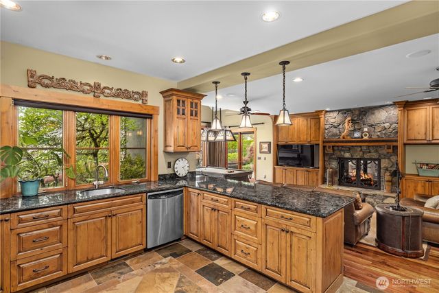 3607 E Lake Sammamish Shore Lane NE, Sammamish, WA 98074