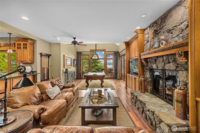 3607 E Lake Sammamish Shore Lane NE, Sammamish, WA 98074