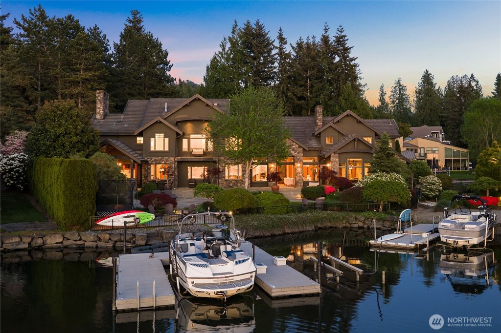 3607 E Lake Sammamish Shore Lane NE, Sammamish, WA 98074