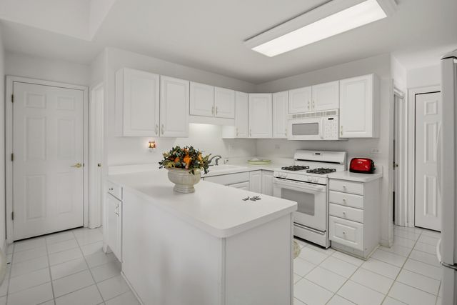 205 Faith Court, Bloomingdale, IL 60108