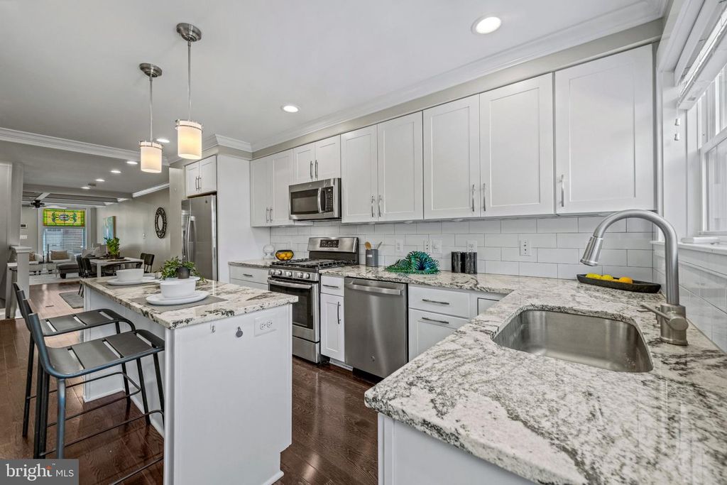 Image 12 of property listing at 6 RANDALL ST, Baltimore, MD 21230