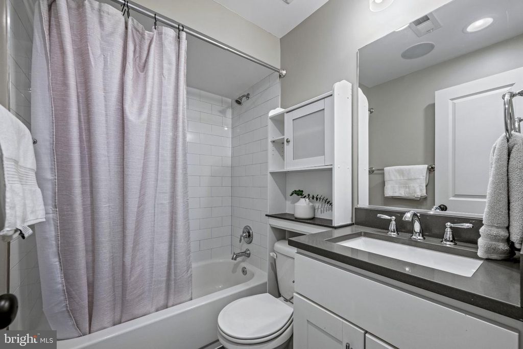 Image 18 of property listing at 6 RANDALL ST, Baltimore, MD 21230