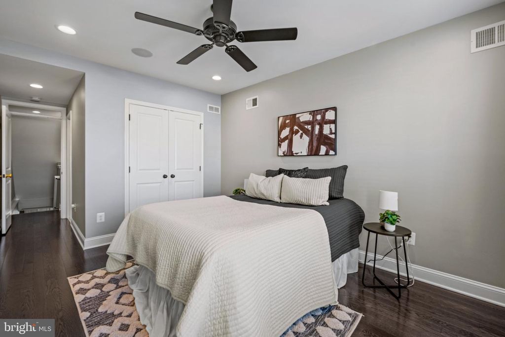 Image 20 of property listing at 6 RANDALL ST, Baltimore, MD 21230