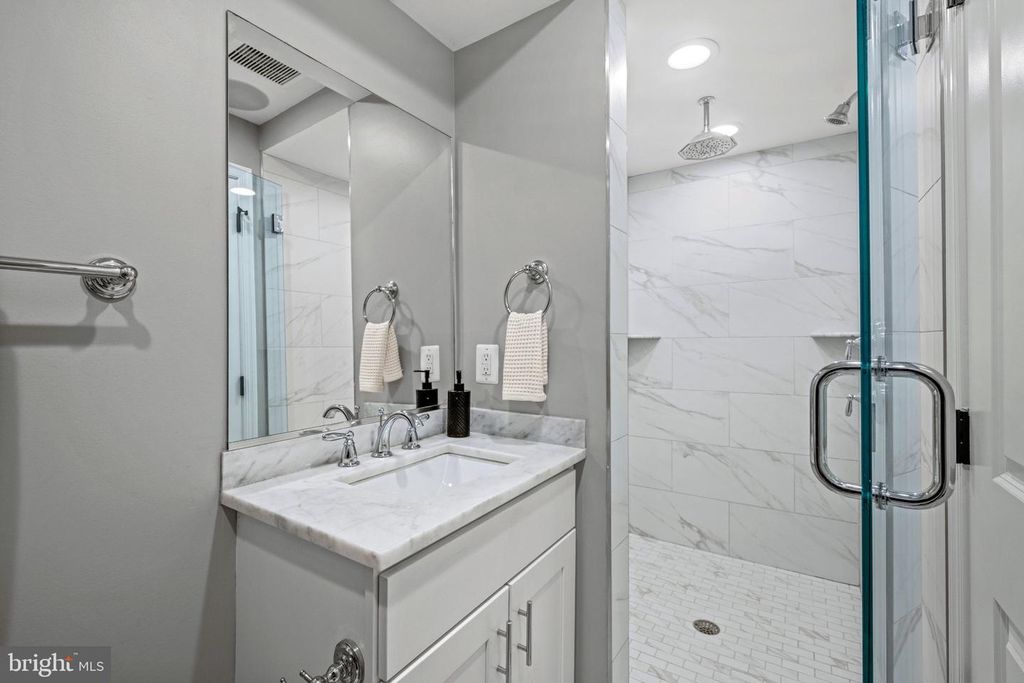 Image 21 of property listing at 6 RANDALL ST, Baltimore, MD 21230