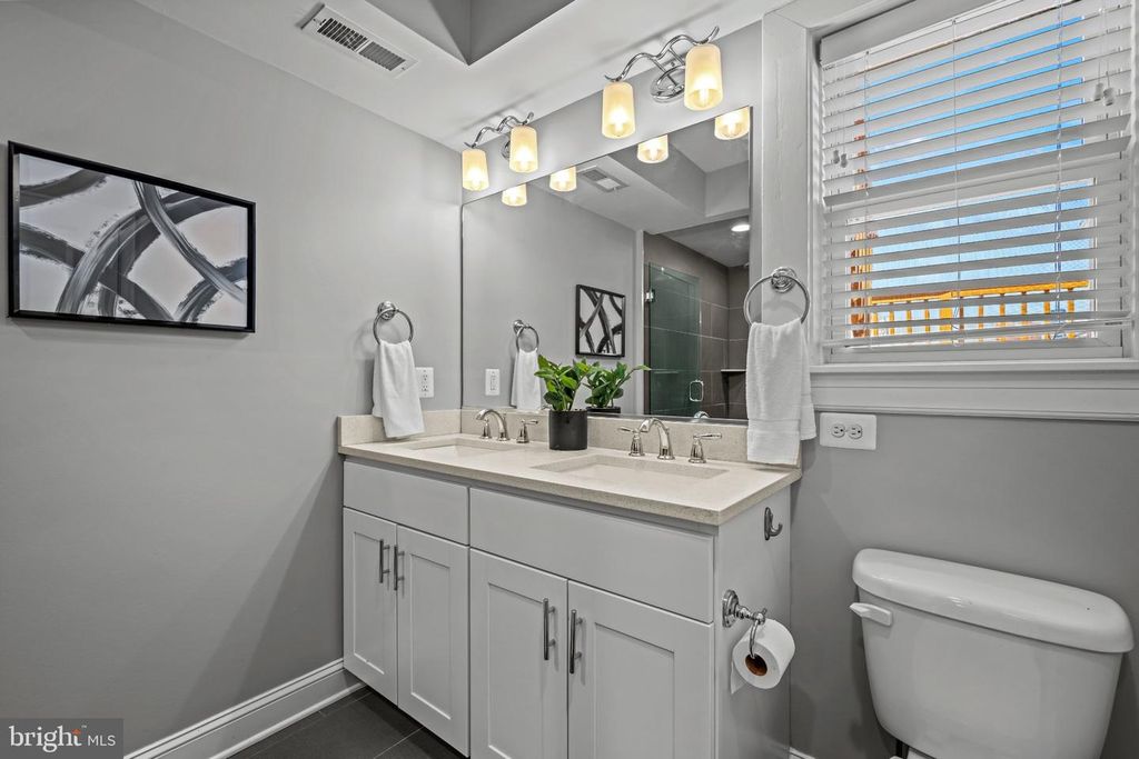 Image 25 of property listing at 6 RANDALL ST, Baltimore, MD 21230