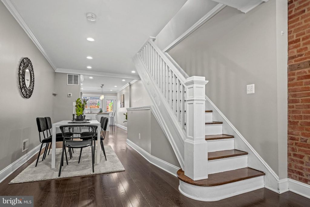 Image 6 of property listing at 6 RANDALL ST, Baltimore, MD 21230
