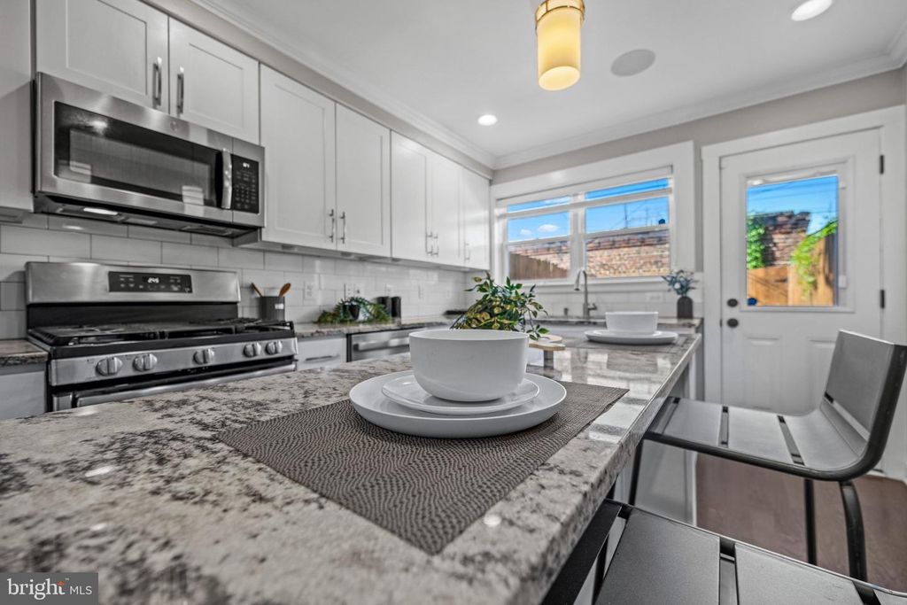 Image 10 of property listing at 6 RANDALL ST, Baltimore, MD 21230